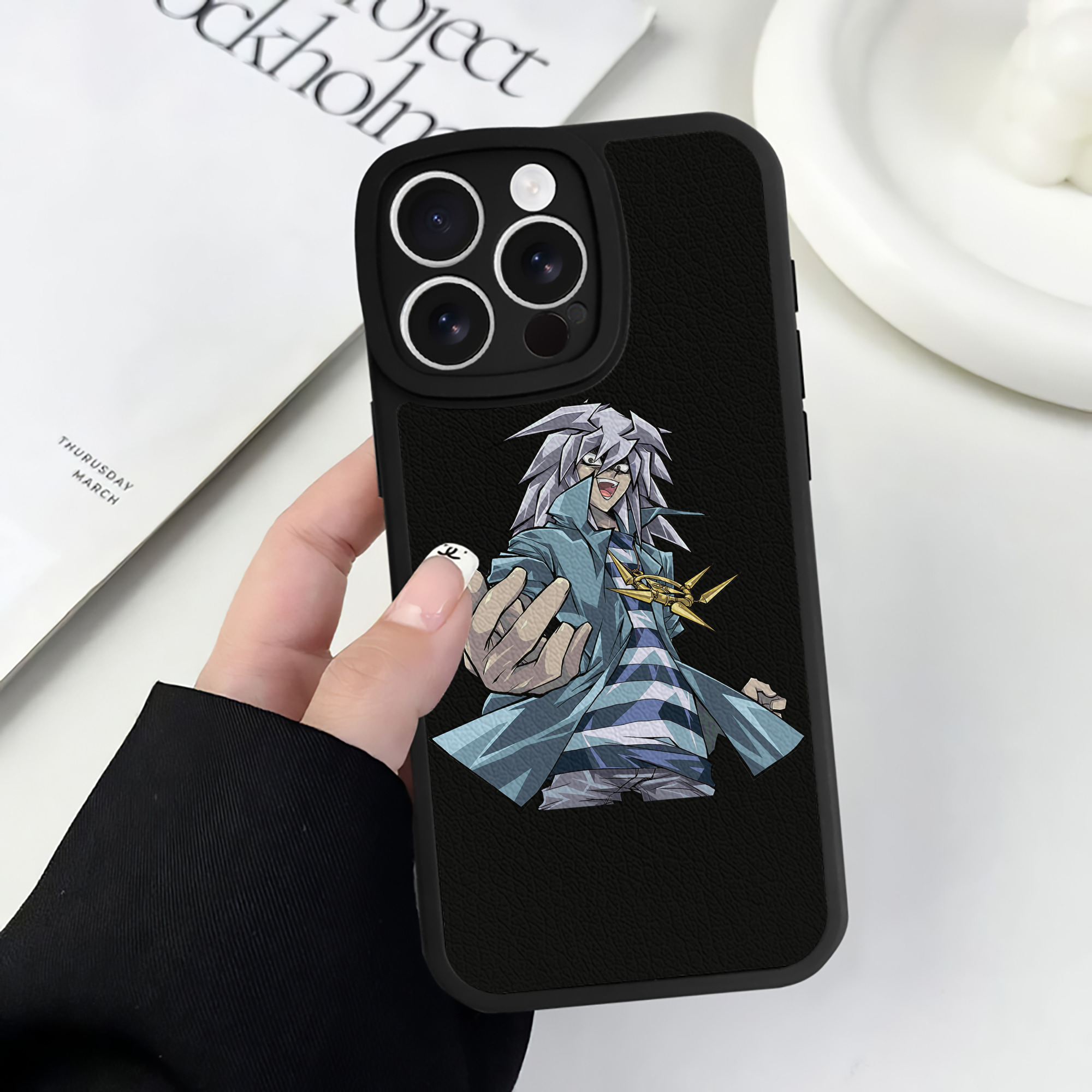 （画像用） 遊☆戯☆王 Yu-Gi-Oh! 【iPhone 16シリーズ対応】シリコンスマホケース（レザー調） 材質：シリコン